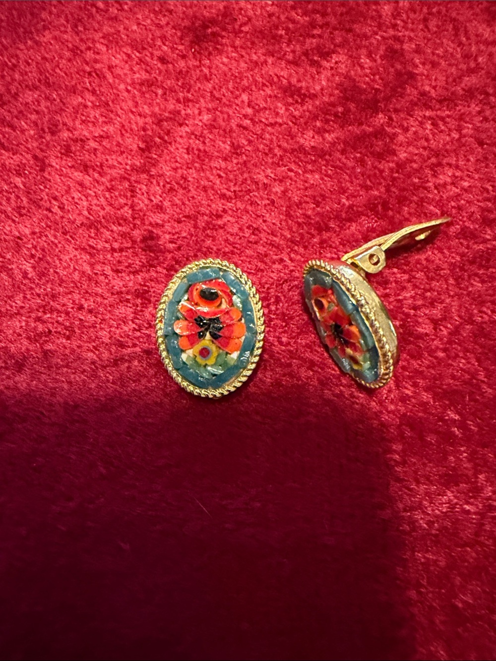 Gold-Tone Floral Micro-Mosaic Clip-On Earrings 3/4”inch excellent condition